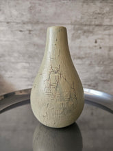 Load image into Gallery viewer, Small Bud Vase